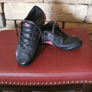 PUMA Women's  athletic shoe black and pink leather
